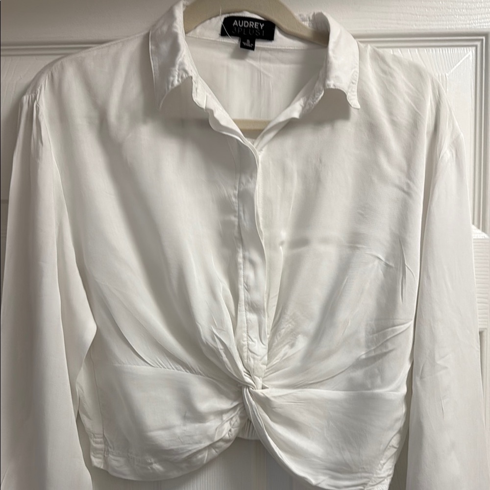 Audrey 3 Plus 1 White Twist Knot Crop Blouse Size Small